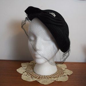 1950s 1960s Black Hat with Velvet Bow and Netting